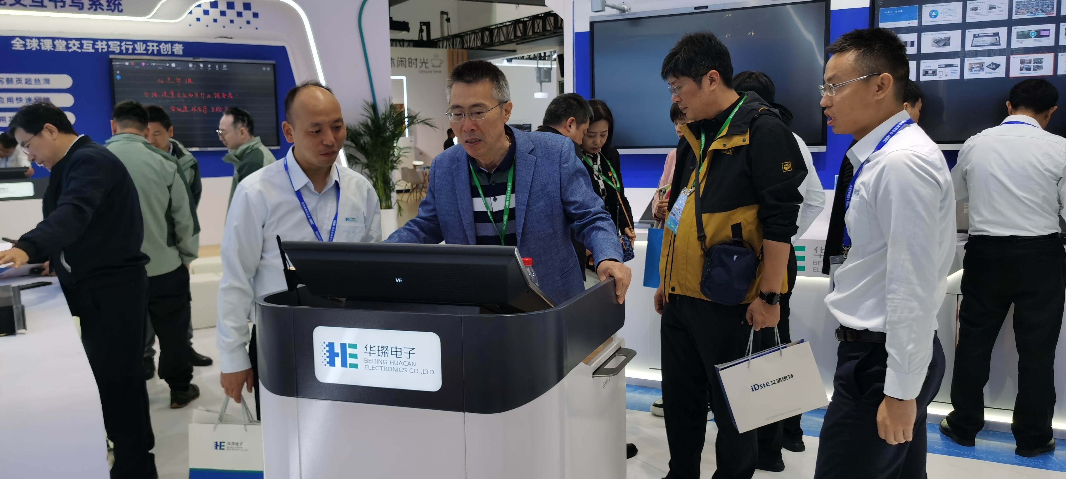 創者匠心耀春城 —華璨電子點亮 2025高博會智慧教育之光